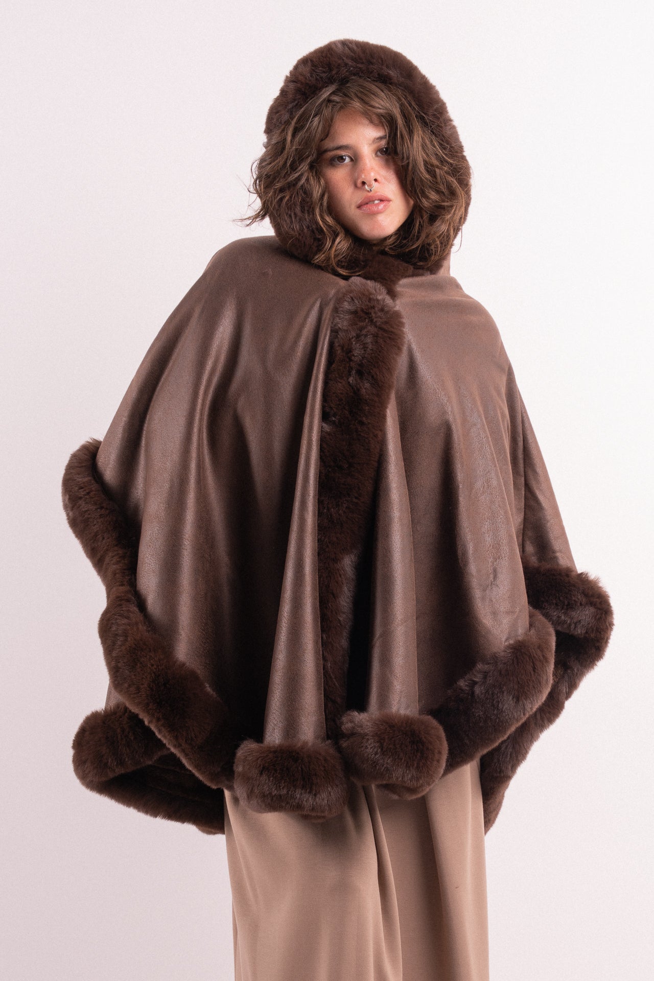 LORITA 25 Poncho